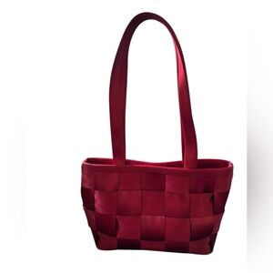 Vintage Harvey’s Woven Seatbelt Bag Medium Red Handbag Purse Gray Logo Interior